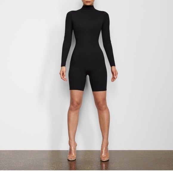 NWT SKIMS All In One Med Thigh Long Sleeve Onesie, Color Black, Size Medium - Picture 1 of 7